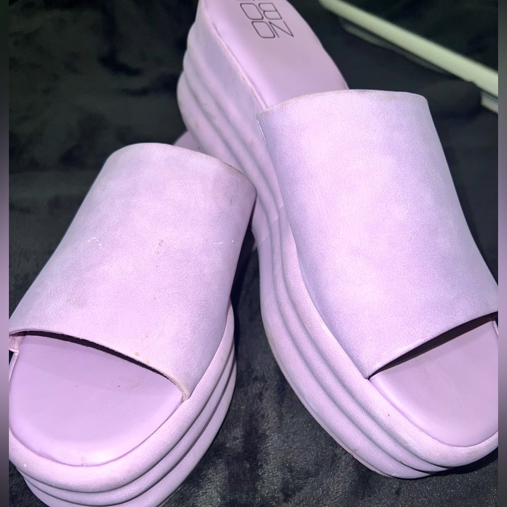 These are super cute to wear for a pop of color!! 💐